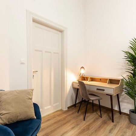 Glamorous Modern Apartment In The Hearth Of ブダペスト エクステリア 写真