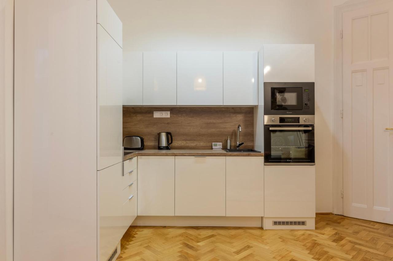 Glamorous Modern Apartment In The Hearth Of ブダペスト エクステリア 写真