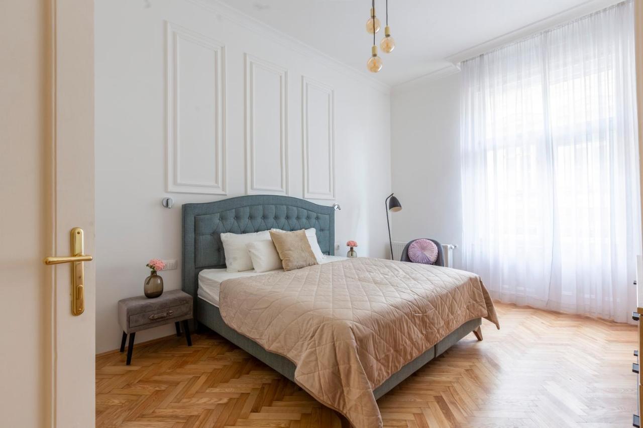Glamorous Modern Apartment In The Hearth Of ブダペスト エクステリア 写真