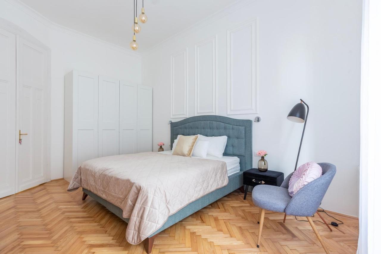 Glamorous Modern Apartment In The Hearth Of ブダペスト エクステリア 写真