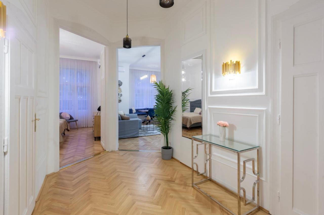 Glamorous Modern Apartment In The Hearth Of ブダペスト エクステリア 写真