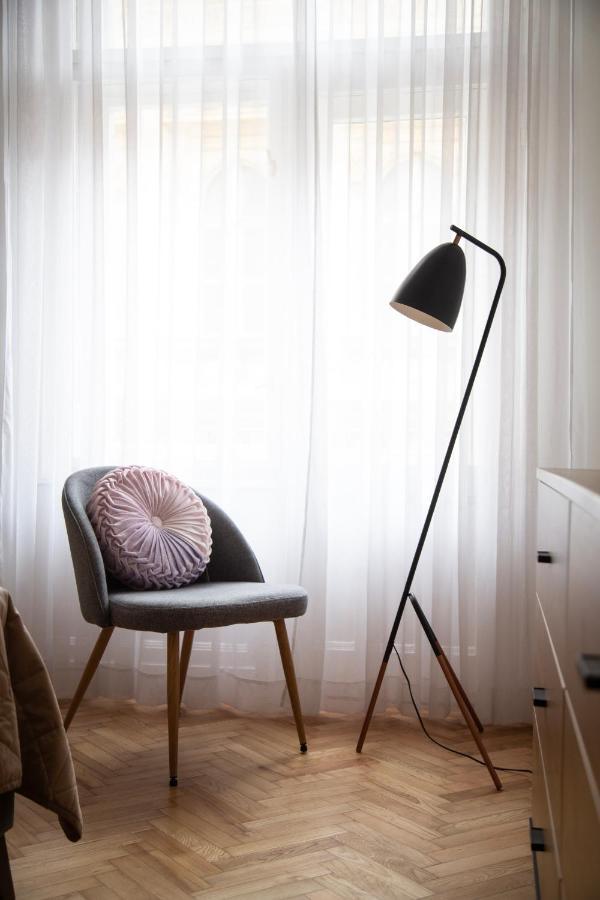 Glamorous Modern Apartment In The Hearth Of ブダペスト エクステリア 写真