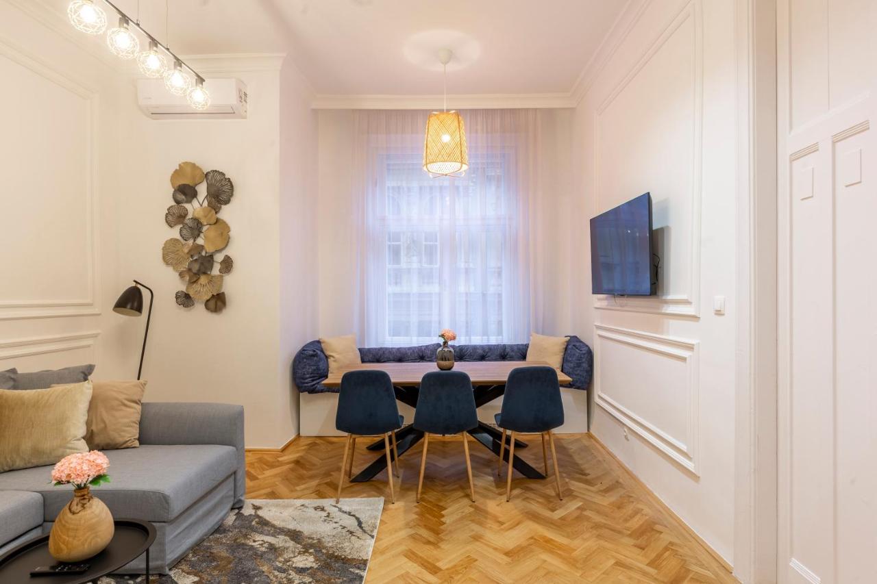 Glamorous Modern Apartment In The Hearth Of ブダペスト エクステリア 写真