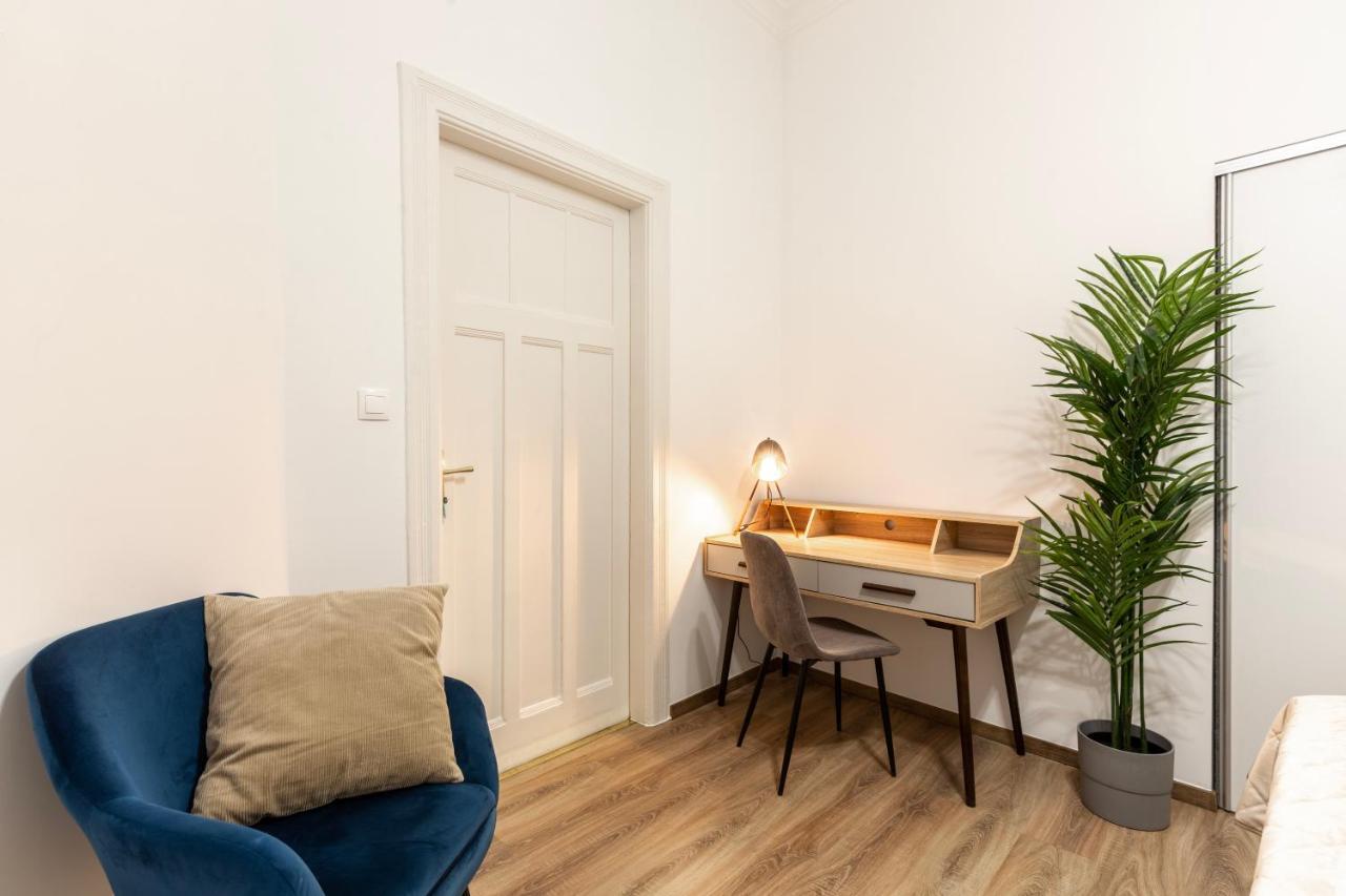 Glamorous Modern Apartment In The Hearth Of ブダペスト エクステリア 写真